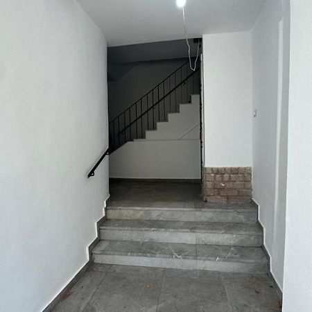 Host Apartament Elio Tirana Extérieur photo