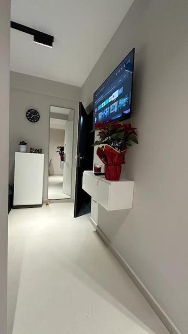 Host Apartament Elio Tirana Extérieur photo