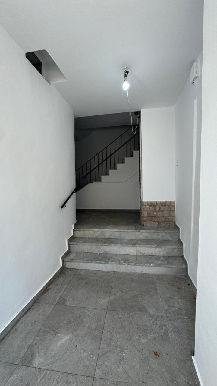 Host Apartament Elio Tirana Extérieur photo