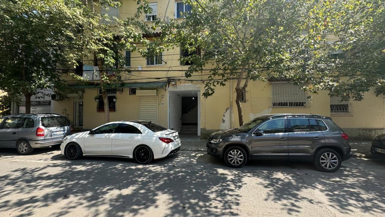 Host Apartament Elio Tirana Extérieur photo